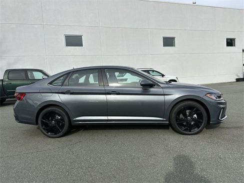 New 2026 Volkswagen Jetta SE image 6