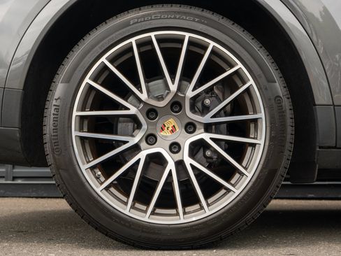 Certified 2023 Porsche Cayenne AWD/4WD image 14