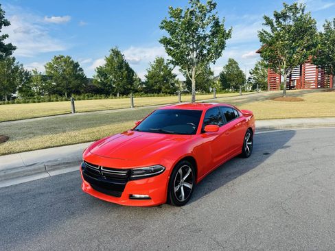 Used 2017 Dodge Charger SE w/ Popular Equipment Group RWD image 7