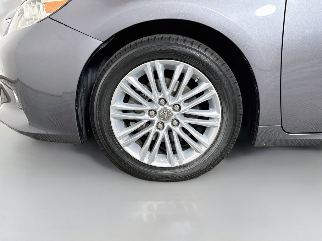 Used 2015 Lexus ES 350 w/ Luxury Package FWD image 32