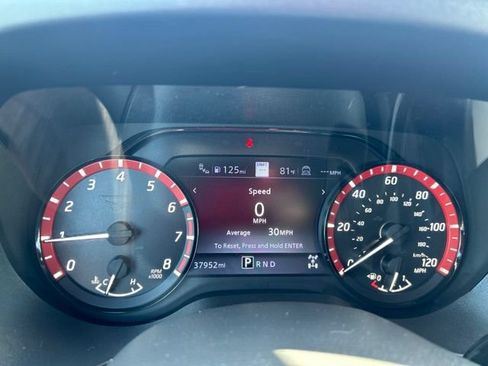 Used 2024 Nissan Titan PRO-4X w/ Pro-4x Convenience Package AWD/4WD image 18