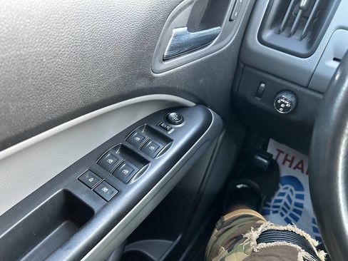 Used 2017 Chevrolet Colorado LT w/ LT Convenience Package image 17