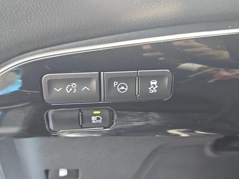 Certified 2020 Toyota Prius LE AWD/4WD image 29