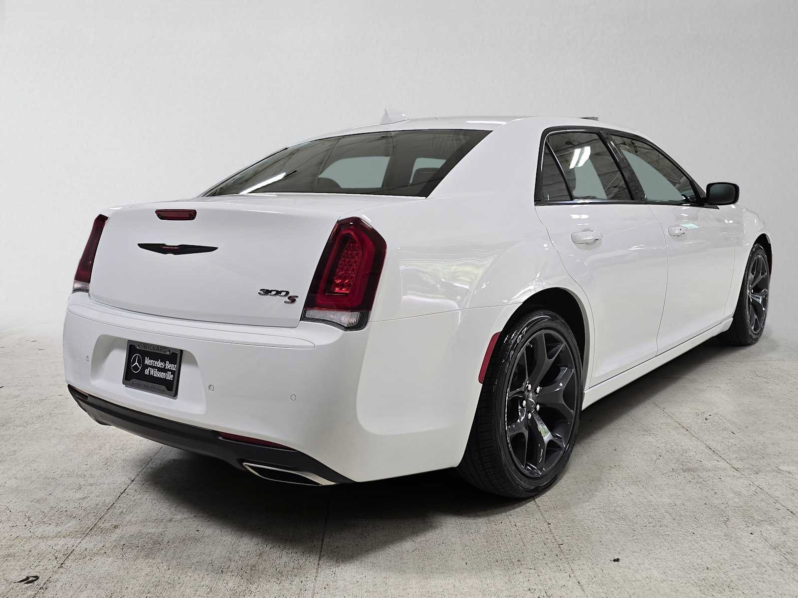 Used 2023 Chrysler 300 S RWD image 3