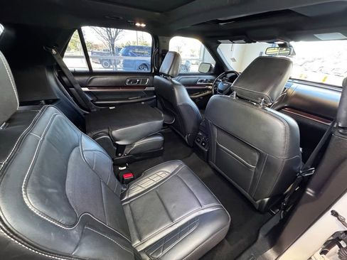 Used 2019 Ford Explorer Platinum image 58
