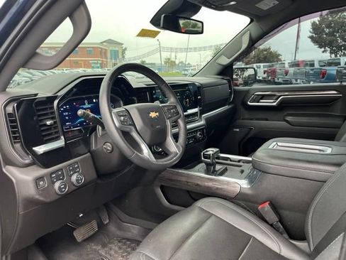 Used 2022 Chevrolet Silverado 1500 LTZ AWD/4WD image 6