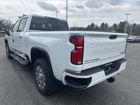 New 2026 Chevrolet Silverado 2500 High Country w/ High Country Premium Package AWD/4WD image 6