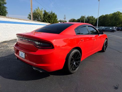 Used 2019 Dodge Charger SXT RWD image 5