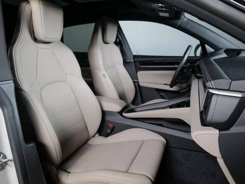New 2026 Porsche Macan 4S Electric AWD/4WD image 11
