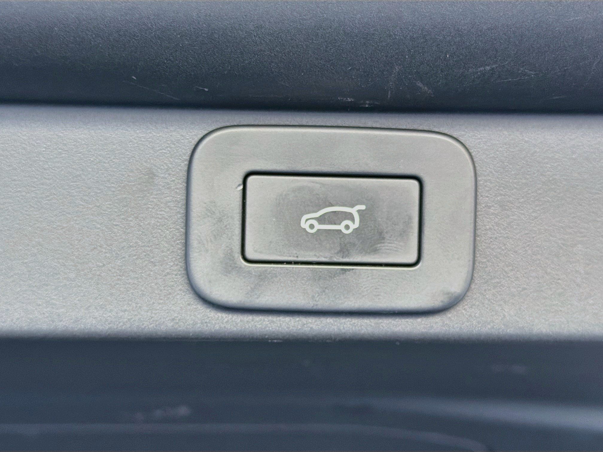 Used 2025 Land Rover Range Rover SE AWD/4WD image 14
