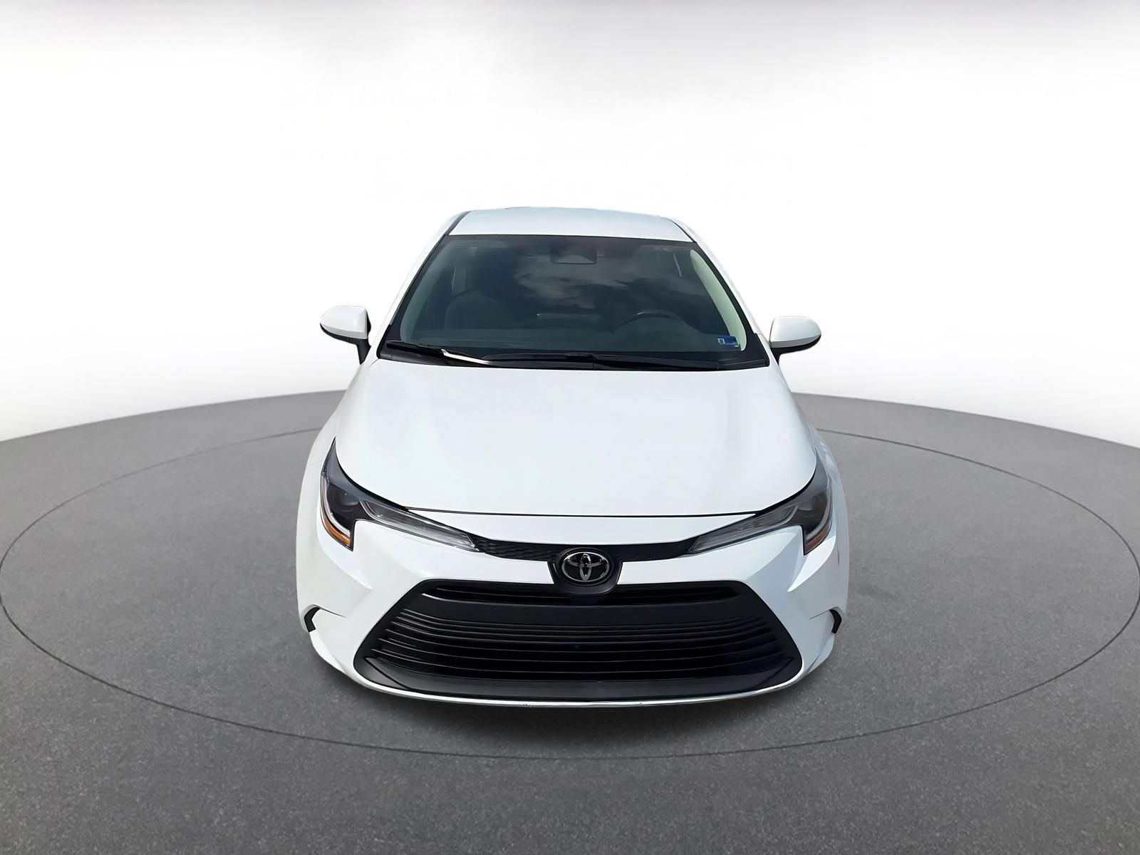Used 2025 Toyota Corolla LE FWD image 3