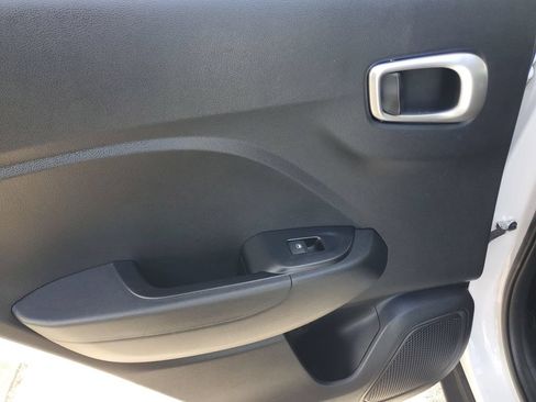 Used 2021 Hyundai Venue SEL FWD image 11
