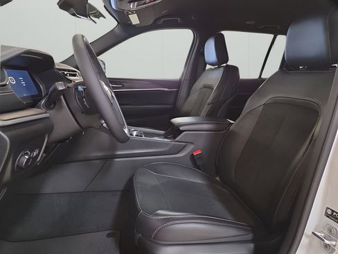 New 2026 Jeep Grand Cherokee Altitude AWD/4WD image 9