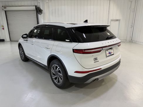 Used 2023 Lincoln Corsair FWD image 3