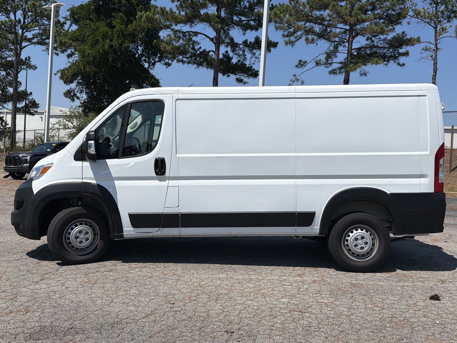 Used 2025 RAM ProMaster 2500 w/ Convenience Group FWD image 17