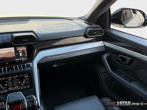 Used 2022 Lamborghini Urus AWD/4WD image 17