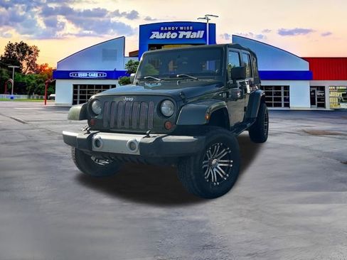 Used 2009 Jeep Wrangler Unlimited Sahara w/ Dual Top Group AWD/4WD image 2