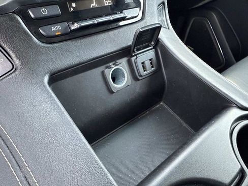 Used 2016 Chevrolet Suburban LT image 34