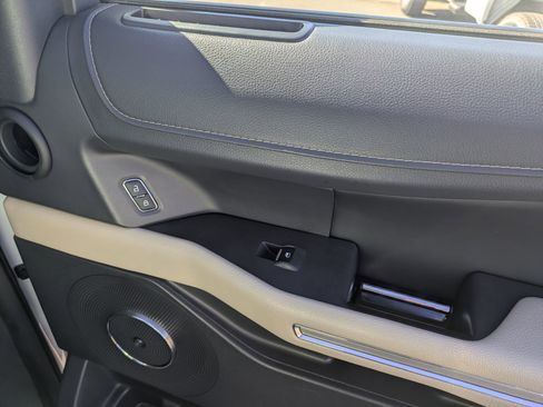 Certified 2024 Ford Expedition Limited image 37