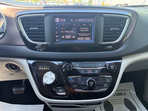 Used 2023 Chrysler Voyager LX FWD image 37
