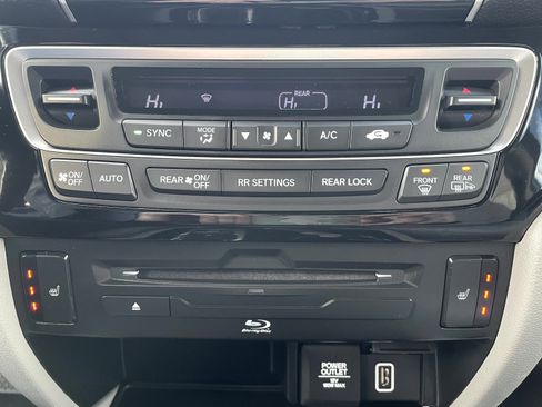 Used 2021 Honda Pilot Touring image 21