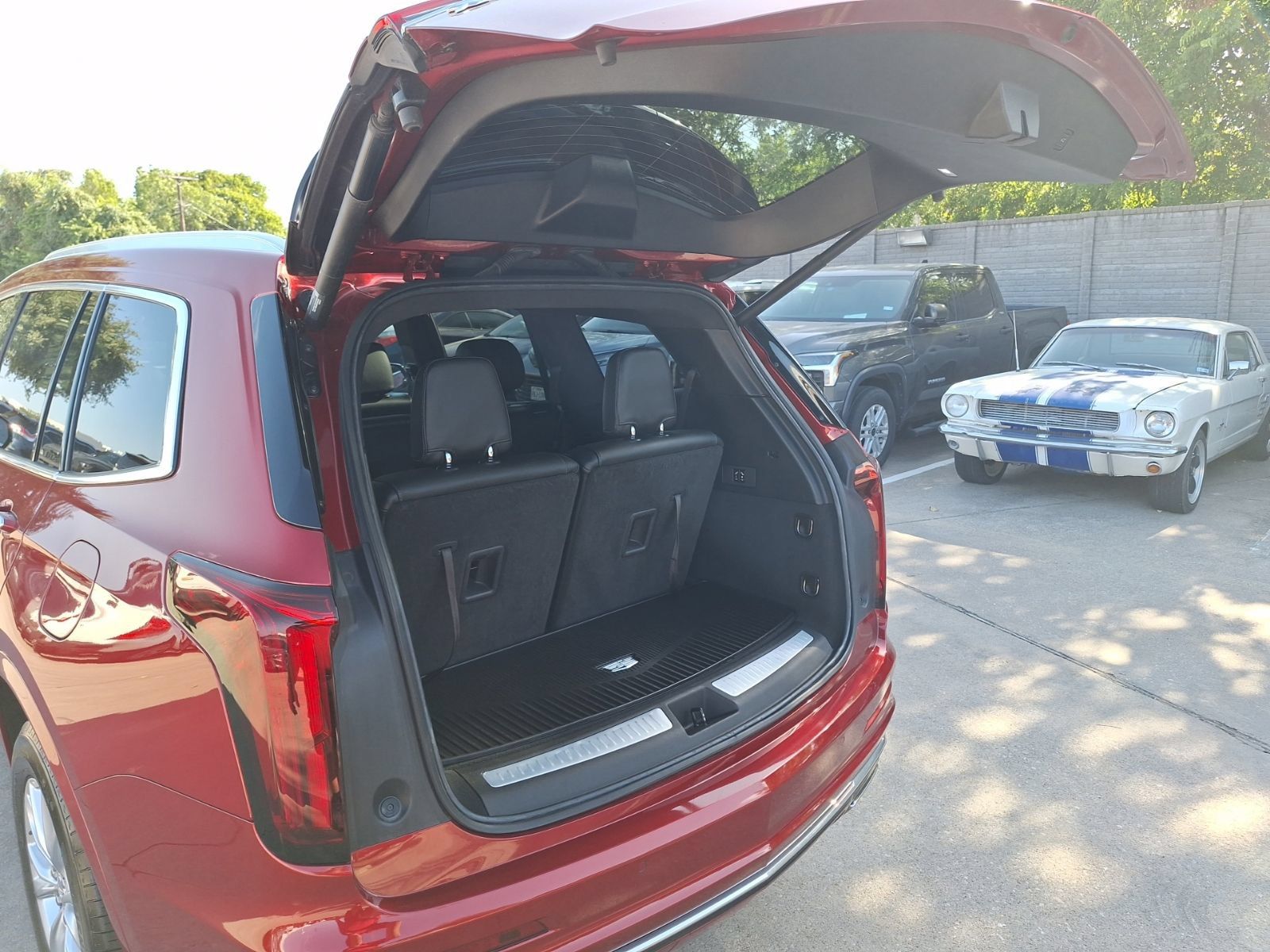 Used 2024 Cadillac XT6 Luxury FWD image 34