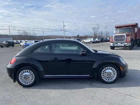 Used 2013 Volkswagen Beetle 2.5 image 3
