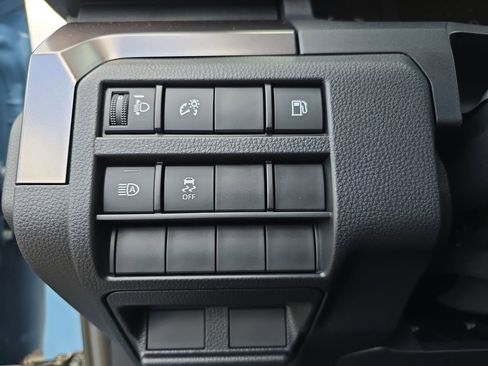 Used 2025 Toyota 4Runner SR5 AWD/4WD image 25