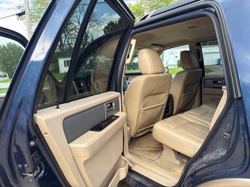 Used 2014 Ford Expedition XLT w/ Equipment Group 202A AWD/4WD image 12