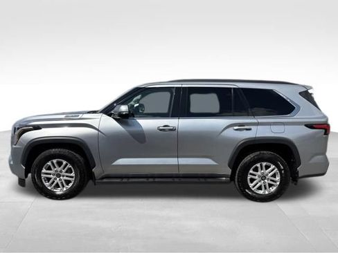 Used 2023 Toyota Sequoia SR5 AWD/4WD image 12