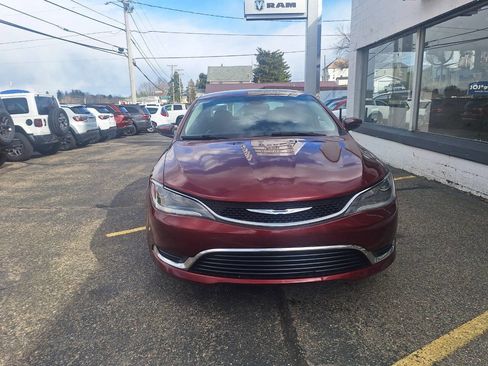 Used 2016 Chrysler 200 Limited Platinum w/ Comfort & Convenience Group FWD image 3