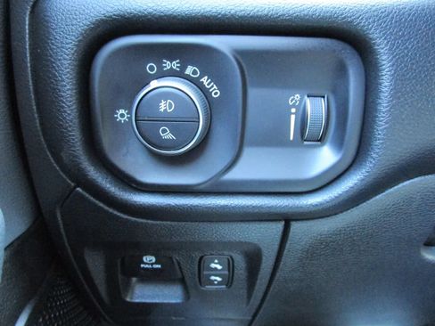 Used 2022 RAM 1500 Big Horn AWD/4WD image 36
