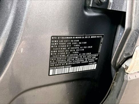 Used 2021 Volkswagen Tiguan SE w/ Panoramic Sunroof Package image 32