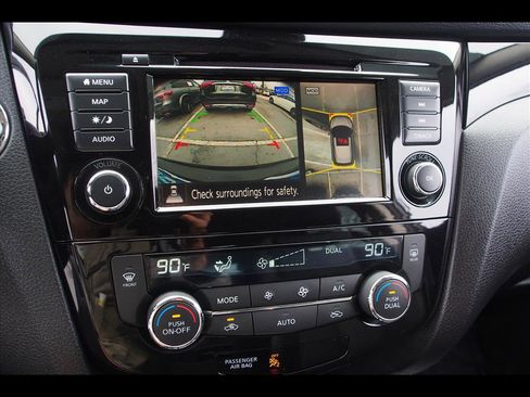 Used 2022 Nissan Rogue Sport SL w/ Premium Package image 30