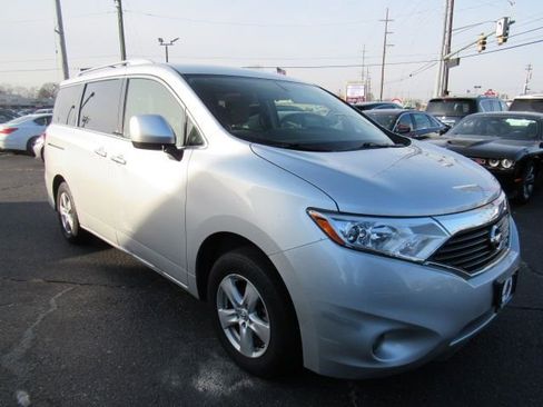 Used 2017 Nissan Quest SV image 3