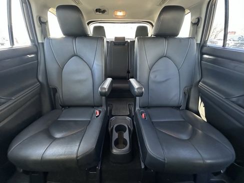 Used 2021 Toyota Highlander Limited image 16