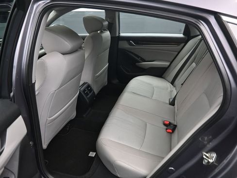Used 2018 Honda Accord Touring image 10
