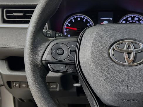 Used 2021 Toyota RAV4 XLE w/ Convenience Package image 19