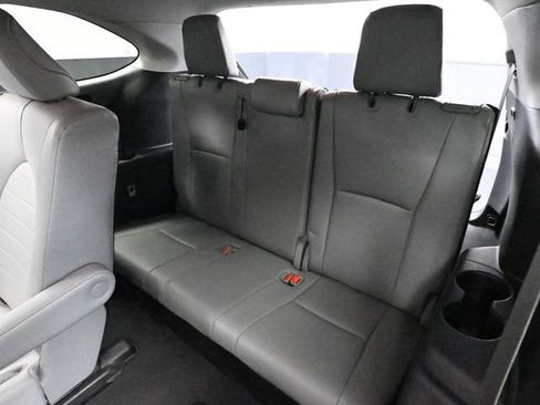 Used 2021 Toyota Highlander XLE image 42