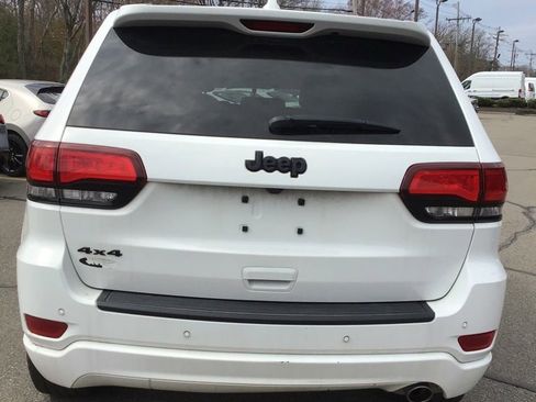 Used 2022 Jeep Grand Cherokee Laredo X image 4