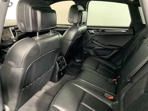 Used 2018 Porsche Macan Sport Edition image 30