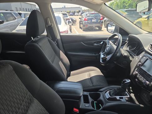 Used 2020 Nissan Rogue SV FWD image 12