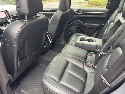 Used 2017 Porsche Cayenne Platinum Edition w/ Premium Package (PJV) image 19