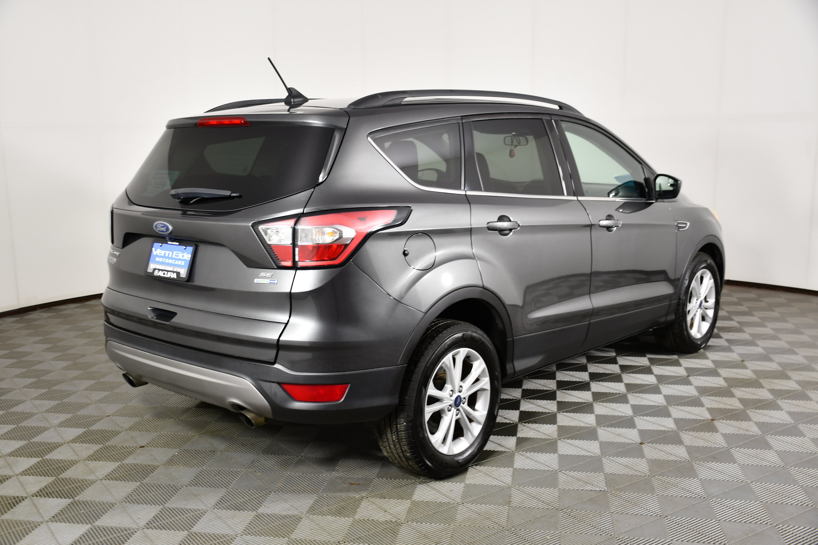 Used 2018 Ford Escape SE w/ SE Sync 3 Package AWD/4WD image 6