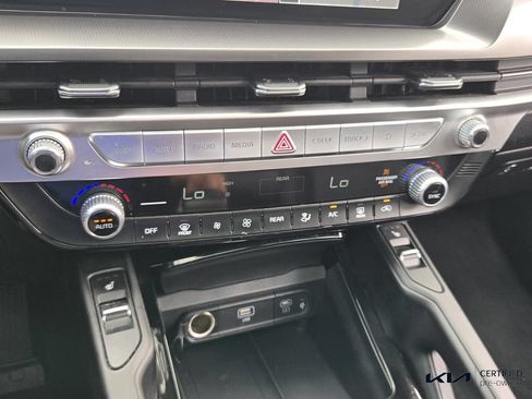Certified 2024 Kia Telluride S w/ S Sunroof Package FWD image 24