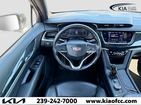Used 2021 Cadillac XT6 Premium Luxury AWD/4WD image 18