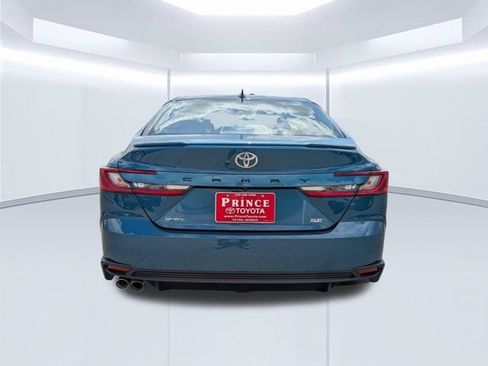 Used 2026 Toyota Camry SE FWD image 5