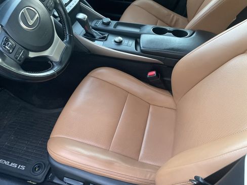 Used 2018 Lexus IS 300 AWD image 9