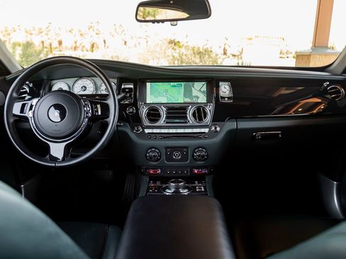 Used 2016 Rolls-Royce Dawn RWD image 4