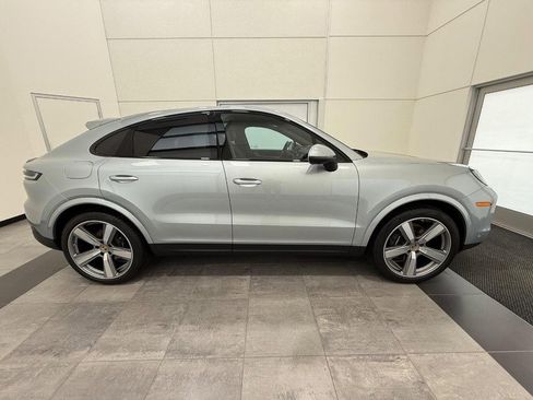 Certified 2024 Porsche Cayenne Coupe image 9